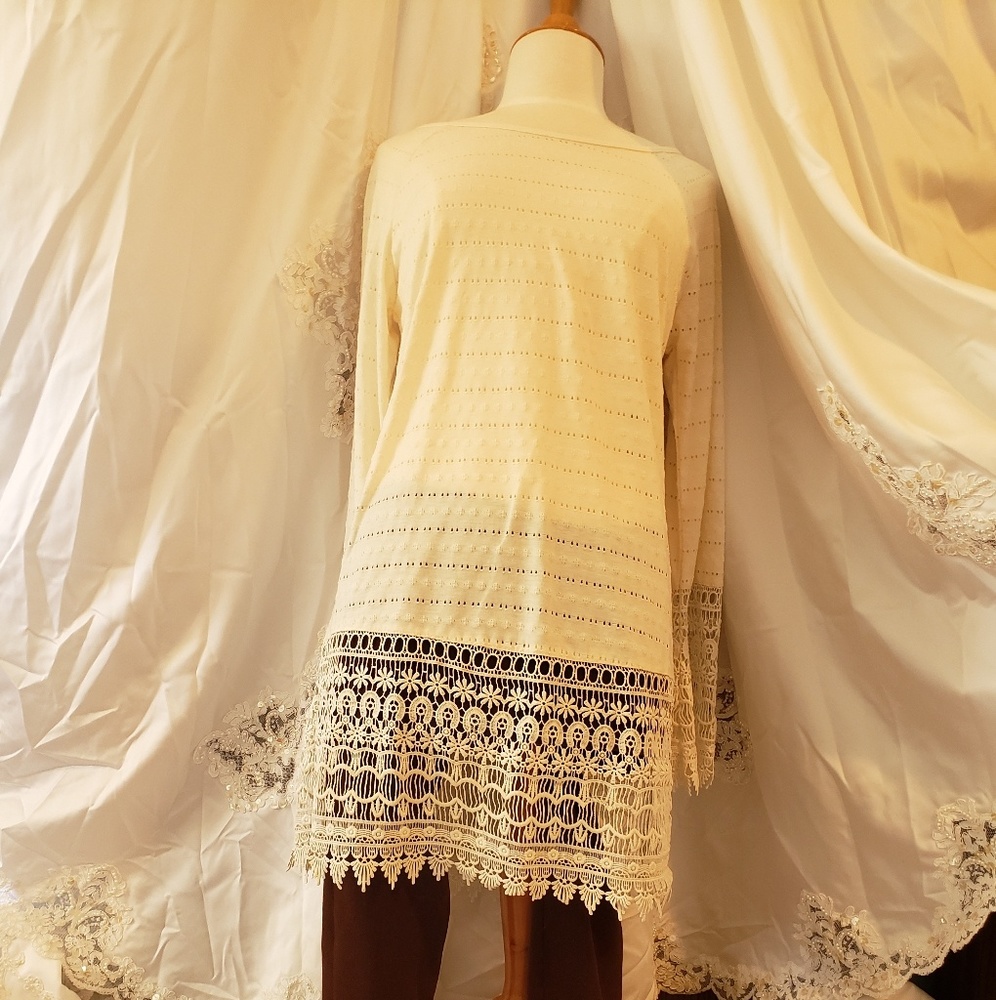 Laced shirt with brown leggings